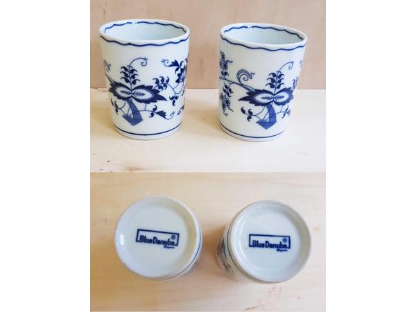 2 Blauwe Donau koffiemokjes Japan. Hoog 8 cm