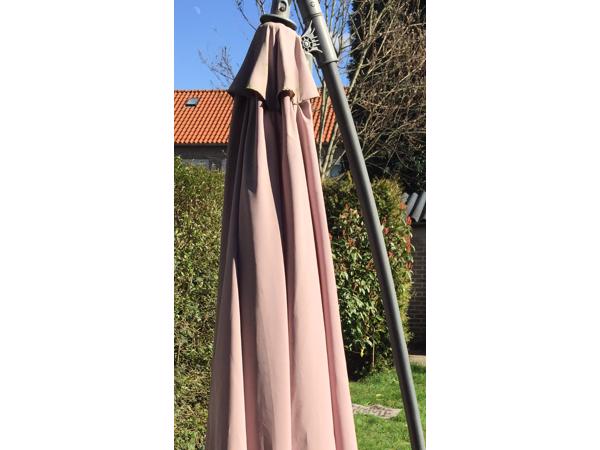 Grote kantel parasol !