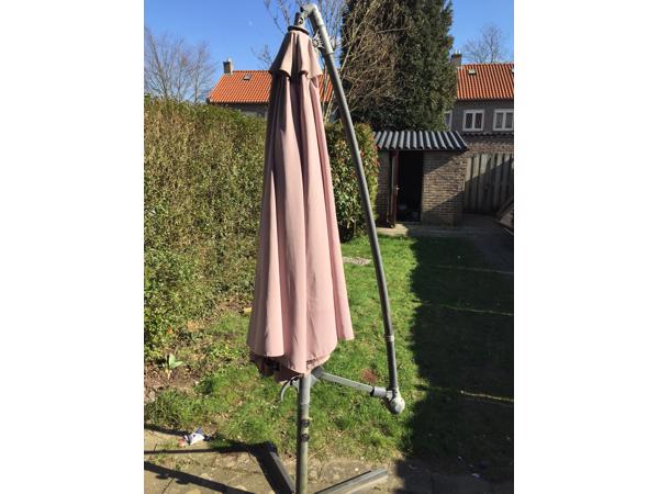 Grote kantel parasol !