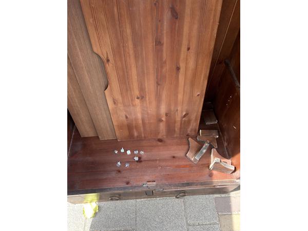 Teakhouten kast (150x98x57)