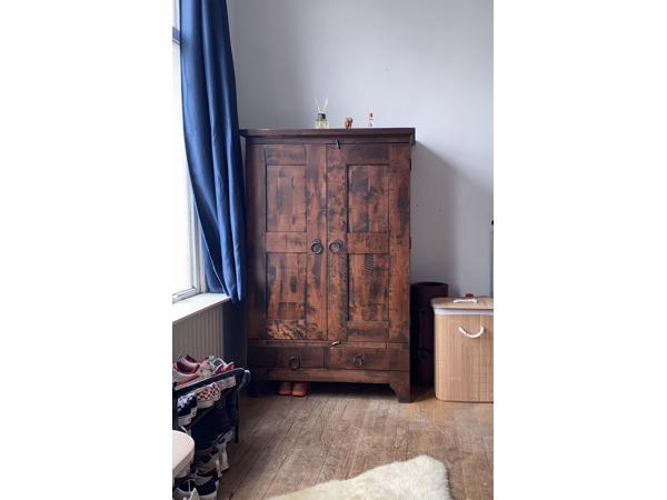 Teakhouten kast (150x98x57)