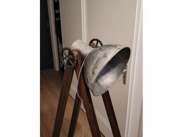 industrieele lamp en leuk mandje