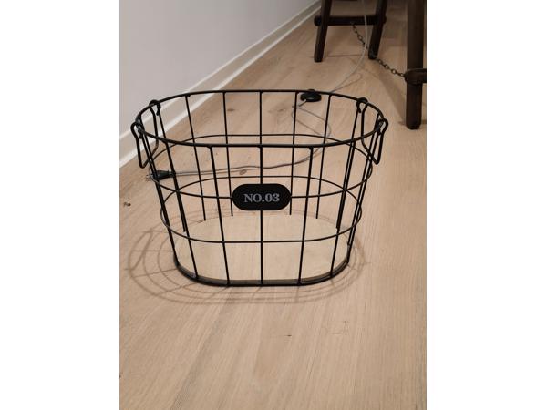 industrieele lamp en leuk mandje