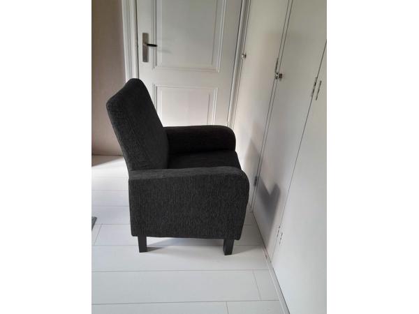 Grijze fauteuil