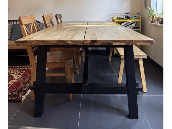 Robuuste houten eettafel 235cm met 3 stoelen