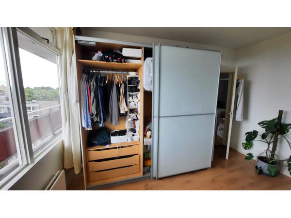 Grote kledingkast