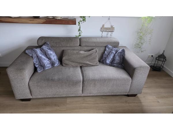 2,5 en 3 zits bankstel met hocker