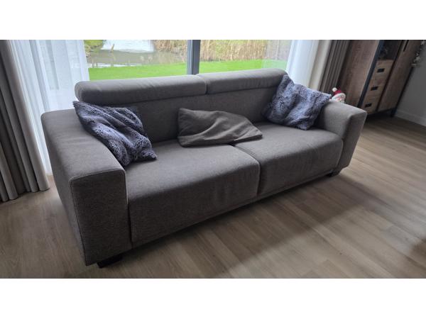 2,5 en 3 zits bankstel met hocker