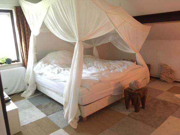 Treca onderstel incl 2 Treca matrassen. Afmeting 200x200