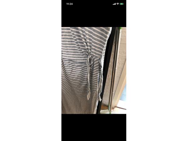 Lange zomerse  jurk met split en korte mouwen