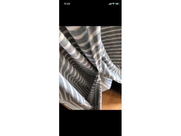 Lange zomerse  jurk met split en korte mouwen