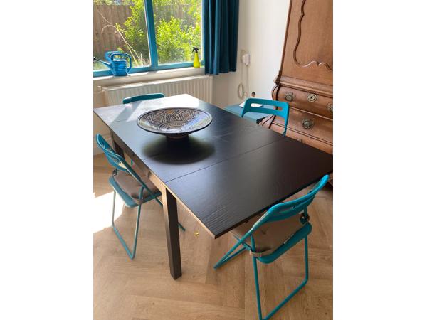 Zwarte eettafel + stoelen