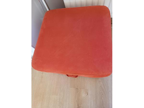 Rode vierkante poef met opbergruimte