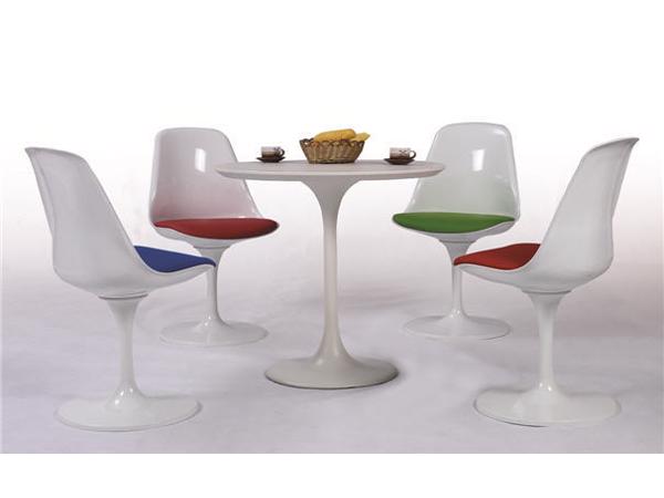 Designtafel Saarinen Tulip wit diameter 70 cm