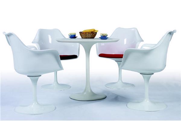 Designtafel Saarinen Tulip wit diameter 70 cm