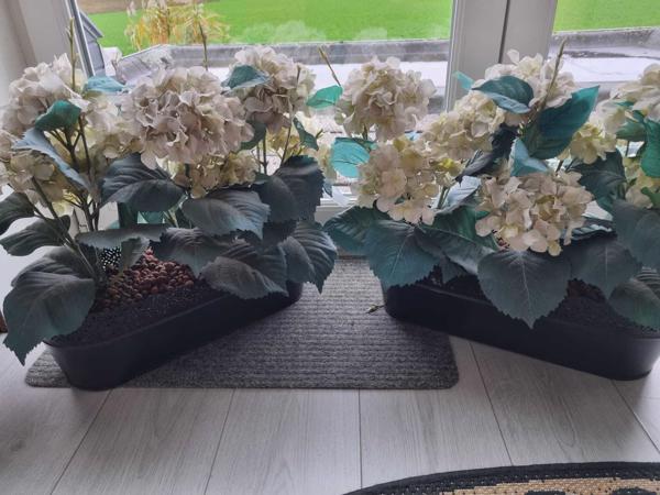 2x plantenbak met kunst hortensia's hydrangea