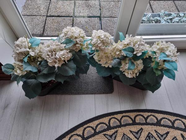 2x plantenbak met kunst hortensia's hydrangea