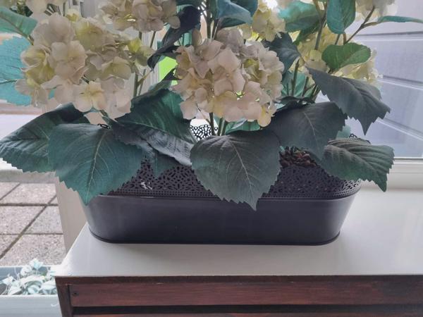 2x plantenbak met kunst hortensia's hydrangea