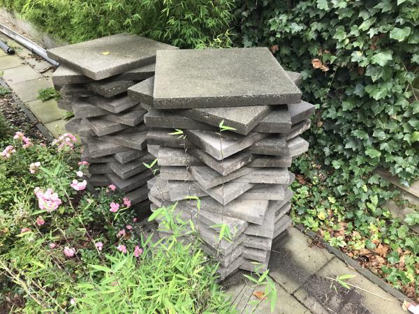 Diverse soorten tegels en kinderkopjes