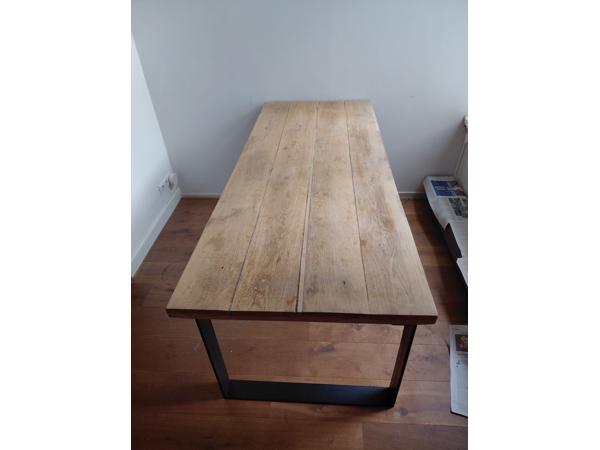 Houten eettafel stalen poten