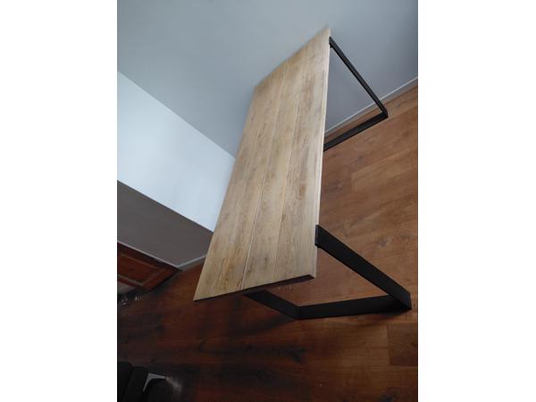 Houten eettafel stalen poten