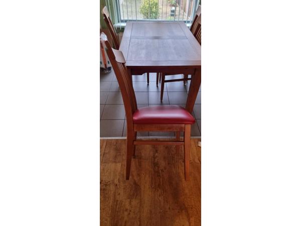 Eettafel met 4 stoelen