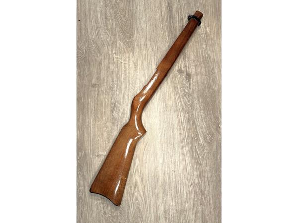 Twee kolven, een linkshandige kolf en Ruger 10/22 kolf
