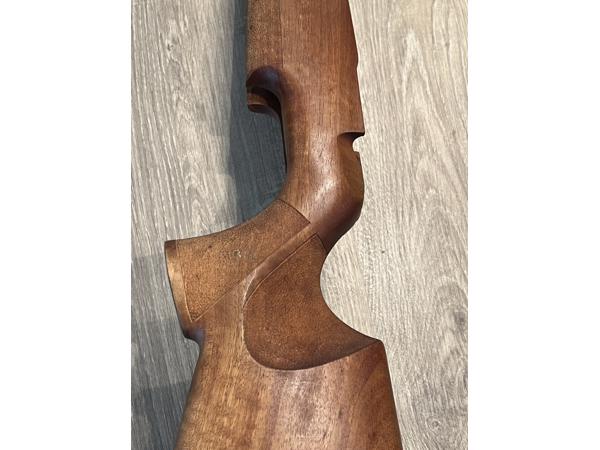 Twee kolven, een linkshandige kolf en Ruger 10/22 kolf