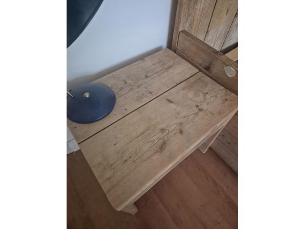 Mooi 1 persoons bed steigerhout met lattenbodem en nachtkastje