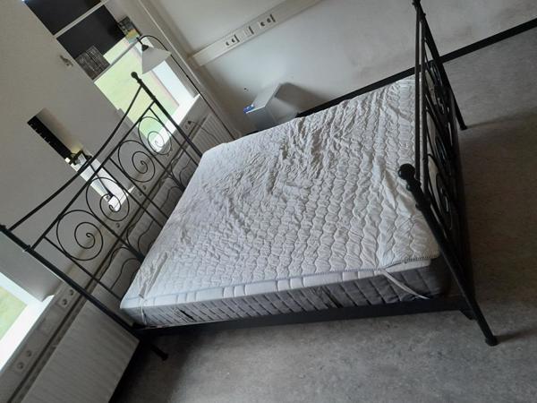 Bed, frame + matras in goede staat