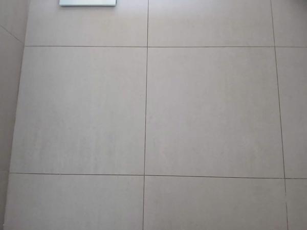 Diverse vloertegels grijs/donkergrijs badkamer/keuken