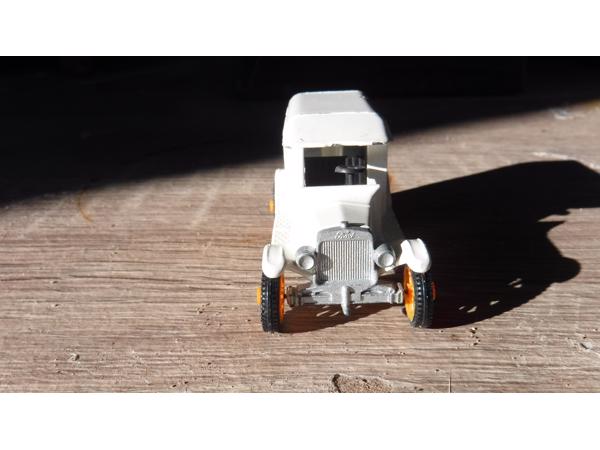 Efsi T-Ford rode kruis