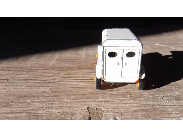 Efsi T-Ford rode kruis