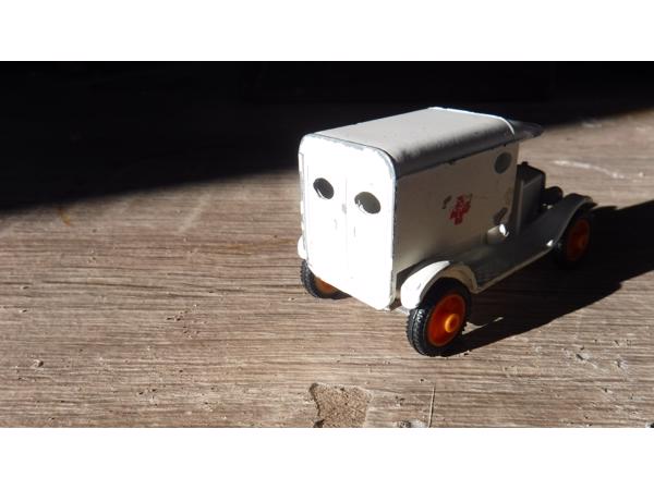 Efsi T-Ford rode kruis