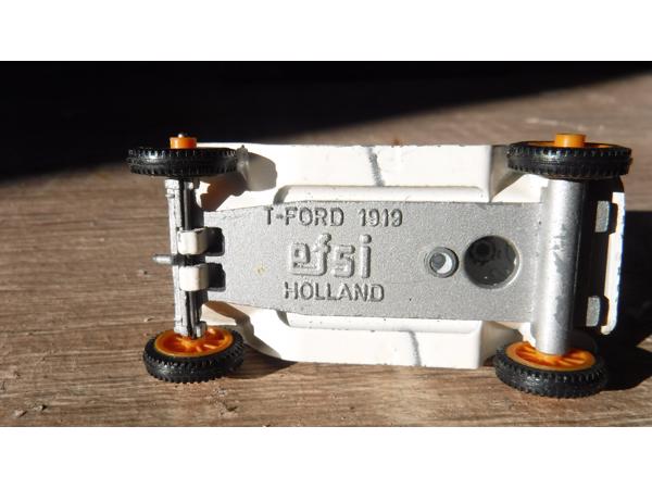 Efsi T-Ford rode kruis