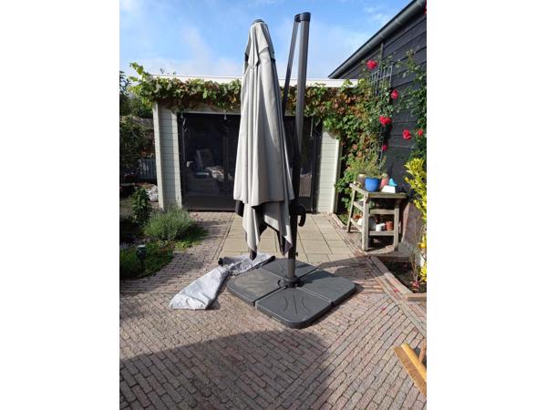 Grote zweefparasol 3x3 meter