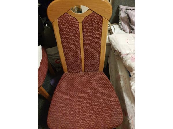 4 gestoffeerde houten stoelen