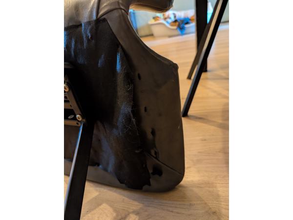 Uitschuifbare eettafel "Bjursta" IKEA + 4 stoelen