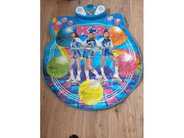 K3 dansmat, microfoon en  jurkje (mt 116)