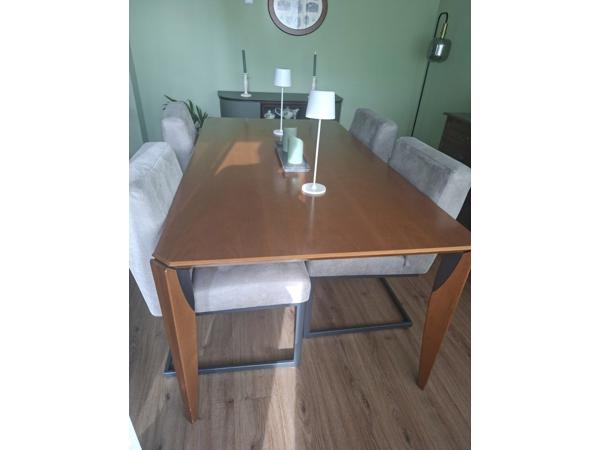 Leolux eettafel