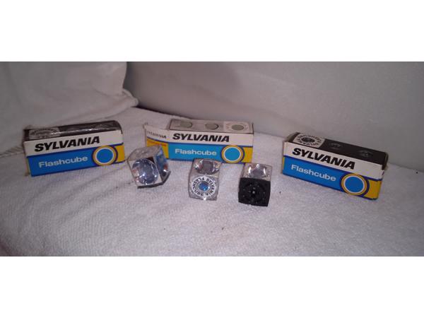 9 Sylvania Flash cubes