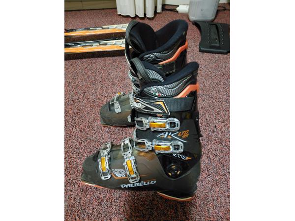 Complete ski set met helm en schoenen