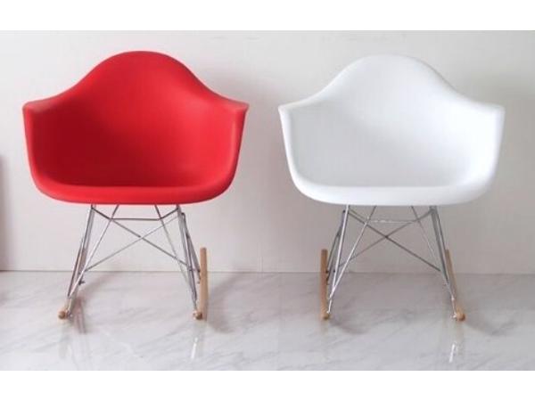 RAR design schommelstoel, keuze uit verschillende kleuren