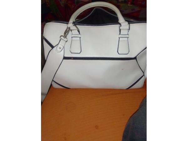 Leuk witte tas kan jij veel speulen kwijt