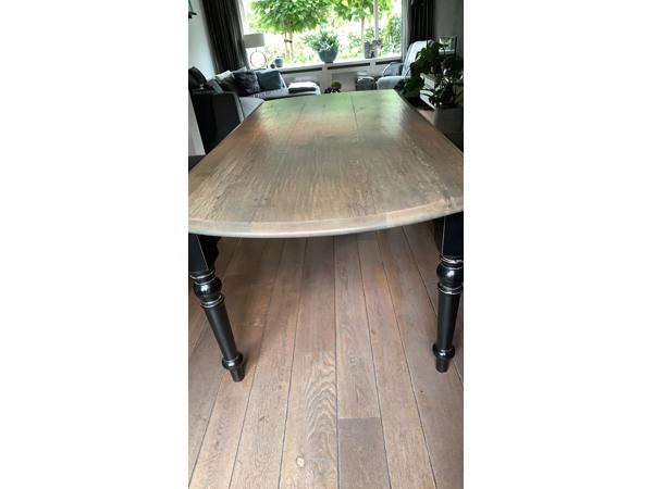 Stevige eettafel