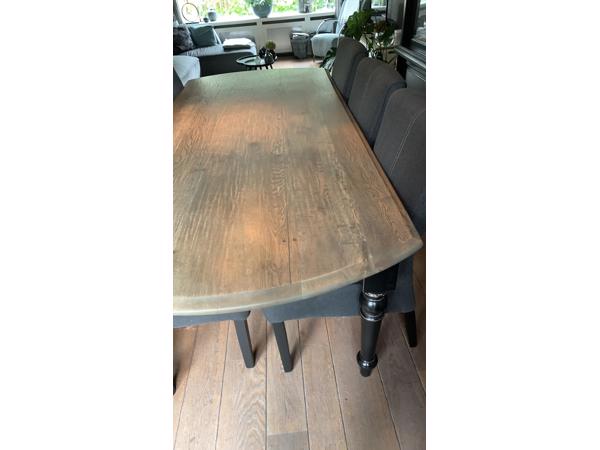 Stevige eettafel