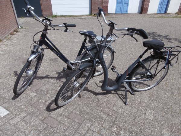 Te koop aangeboden Kavel van 2 damesfietsen