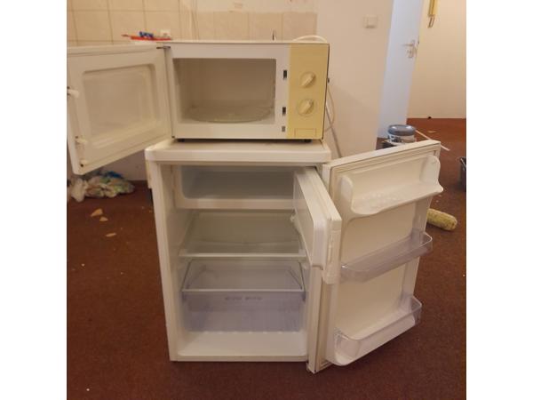 Koelkast en magnetron/fridge and microwave
