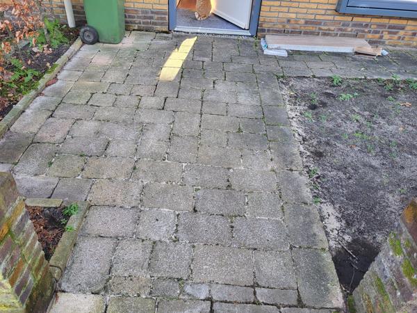 Ruim 6m2 terras tegels