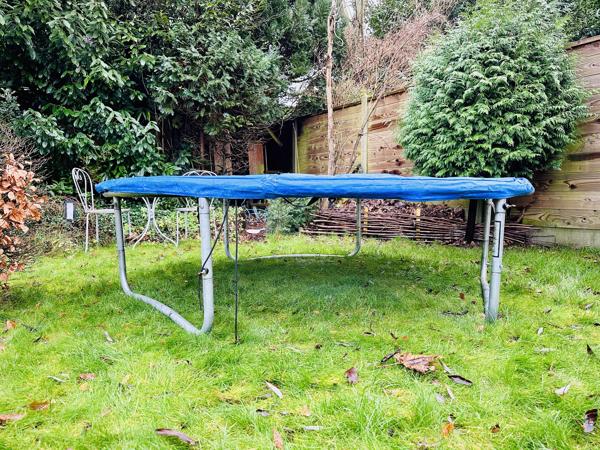 Trampoline diameter 250 cm, hoogte 30 og 60 cm in te stellen